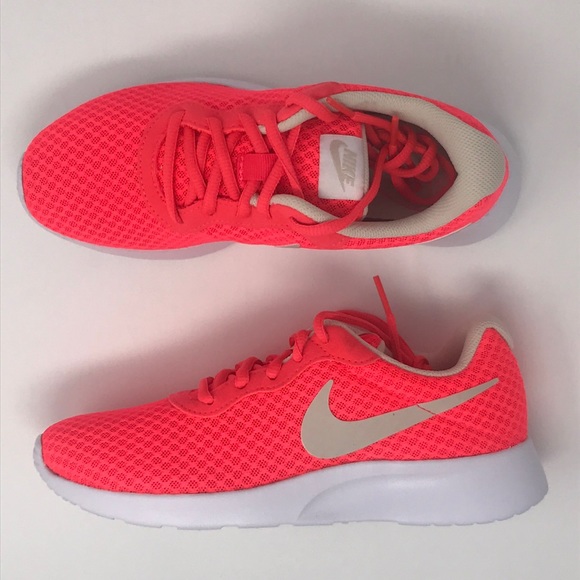 womens nike tanjun pink